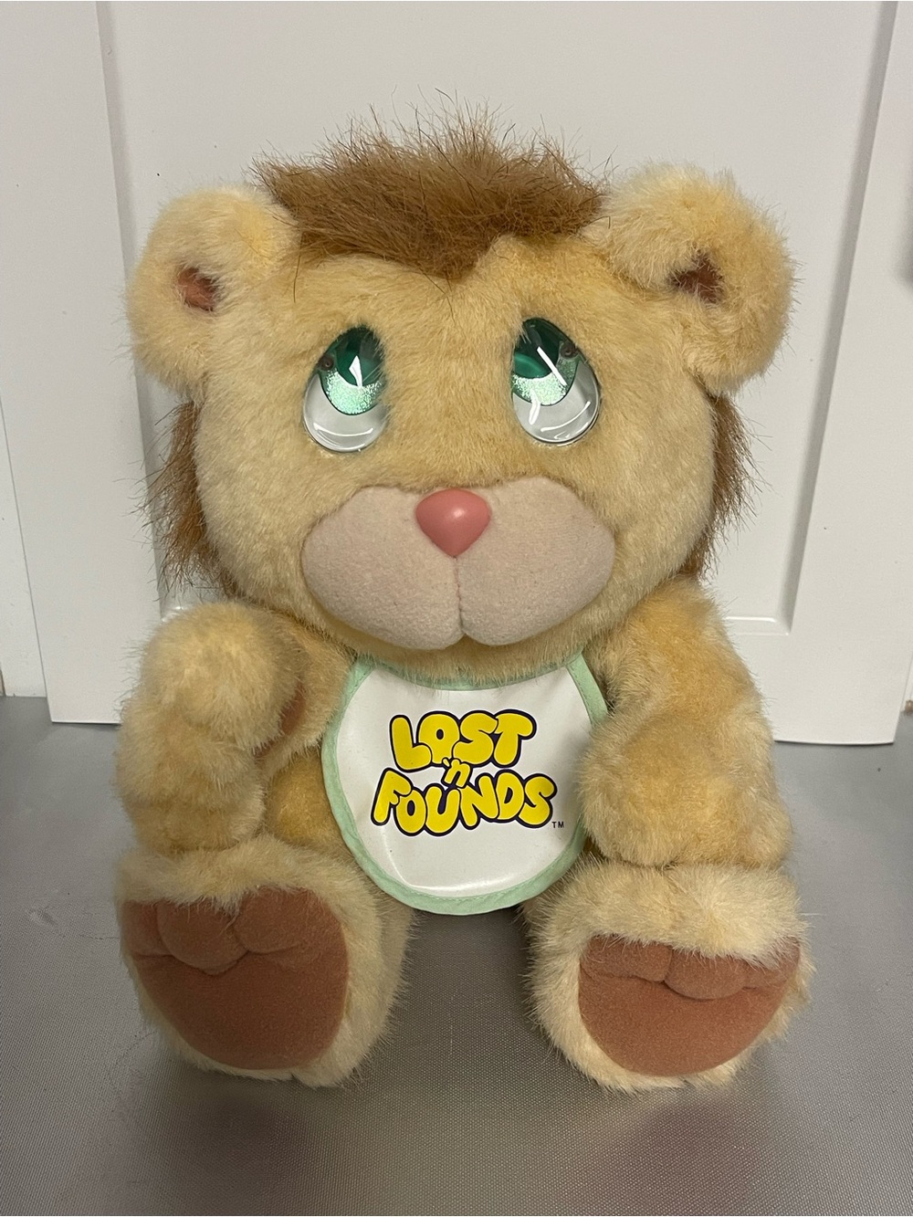 Vintage 1989 Lost ‘N Founds 10” Plush Sad Green Eyes Baby Lion W/Bib Galoob Look